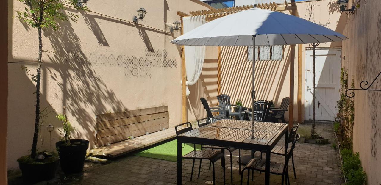 Le Patio Belle Maison En Plein Centre Ville, Avec Grande Terrasse Au Calme Bastogne Exteriör bild