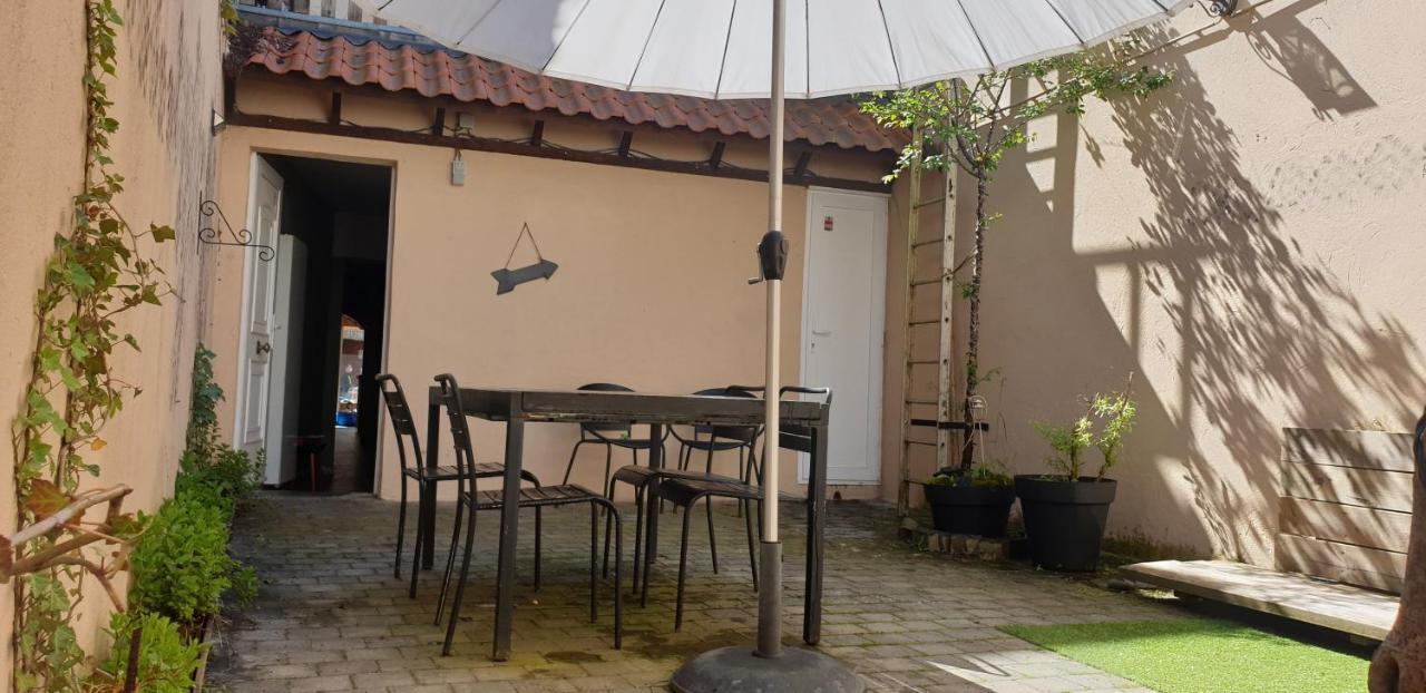 Le Patio Belle Maison En Plein Centre Ville, Avec Grande Terrasse Au Calme Bastogne Exteriör bild